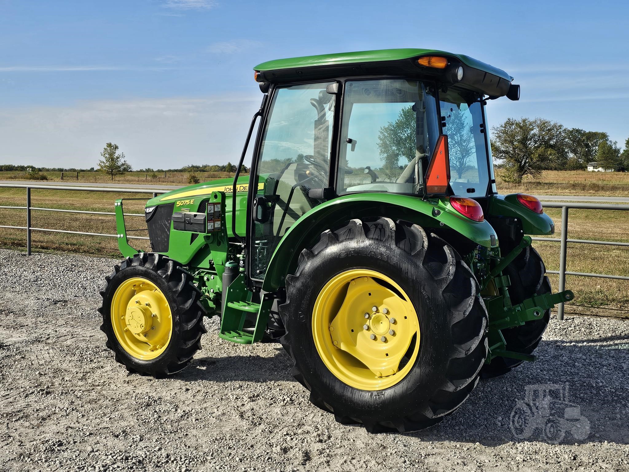 2021 John Deere 5075E