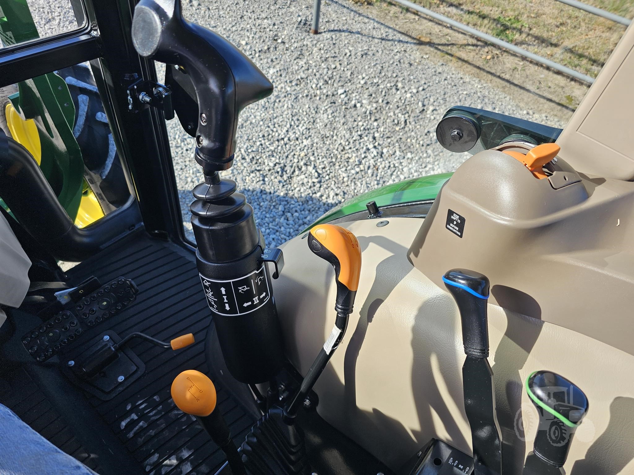 2021 John Deere 5075E