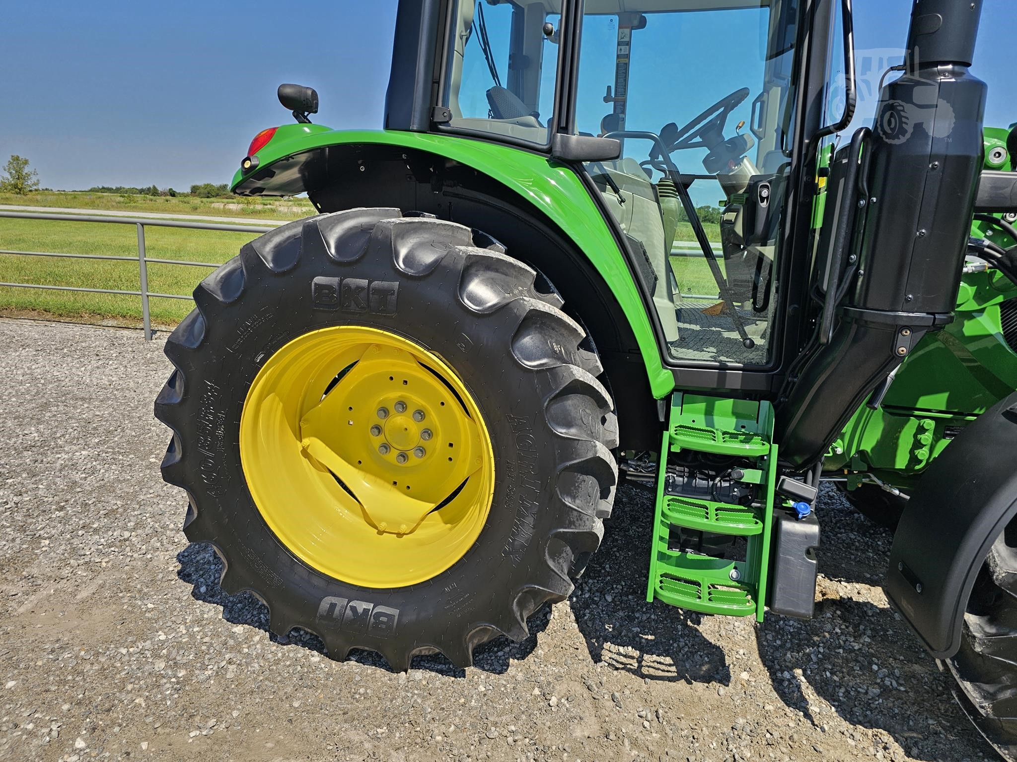 2023 John Deere 6120M