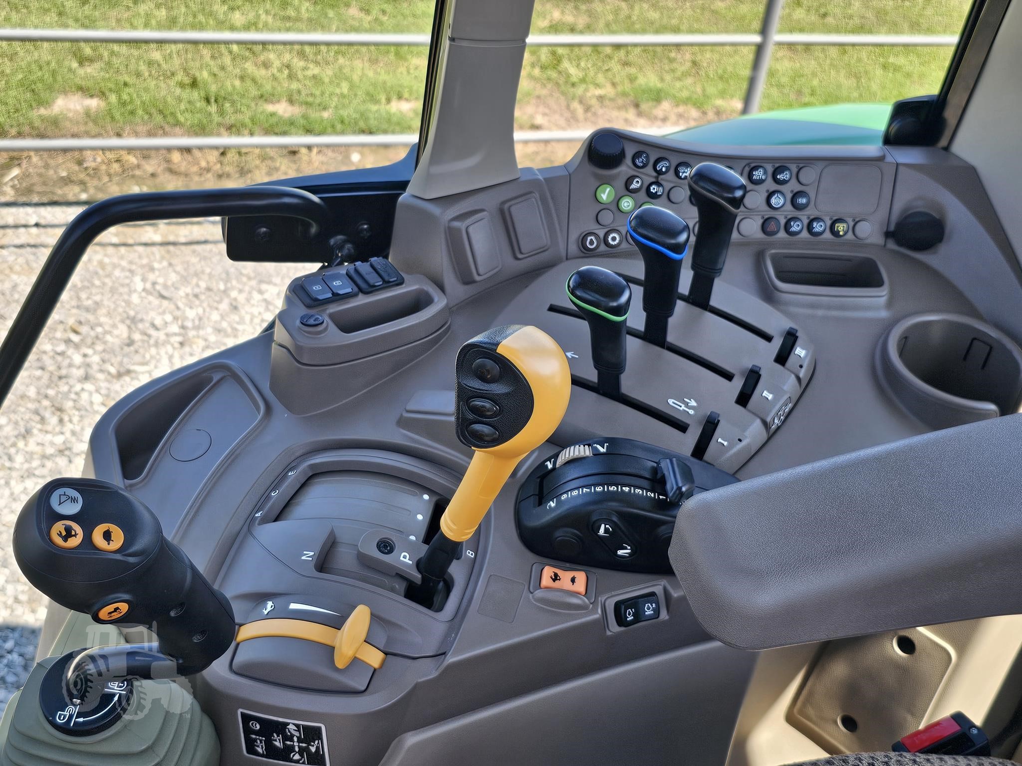2023 John Deere 6120M